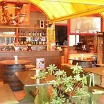 坎诺瓦酒店 3*