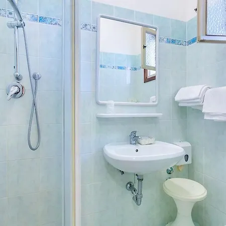 Canova Отель Лидо-ди-Езоло