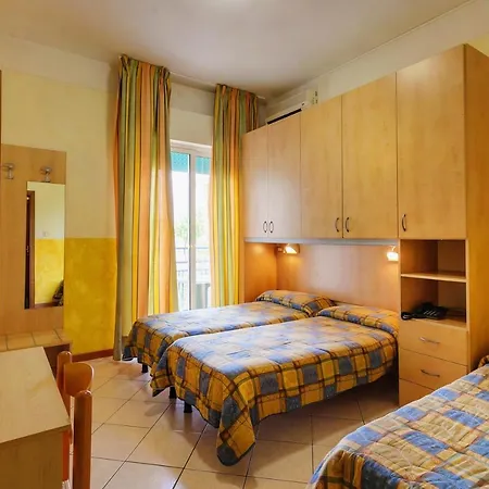 Отель Canova Лидо-ди-Езоло