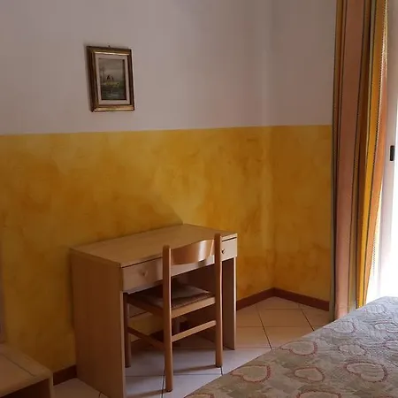 Отель Canova Лидо-ди-Езоло